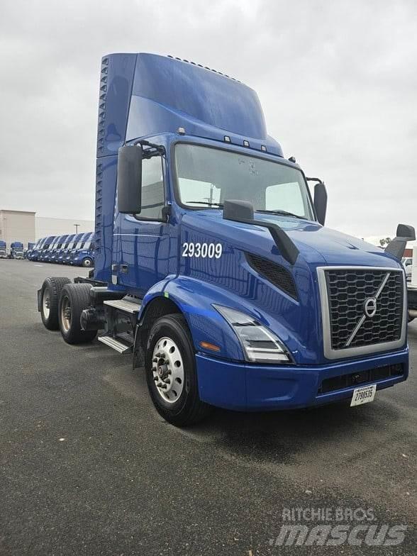 Volvo VNR64T300 Tractor Units