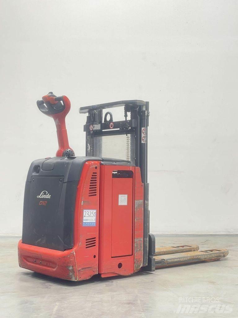 Linde D12-133 Pedestrian stacker