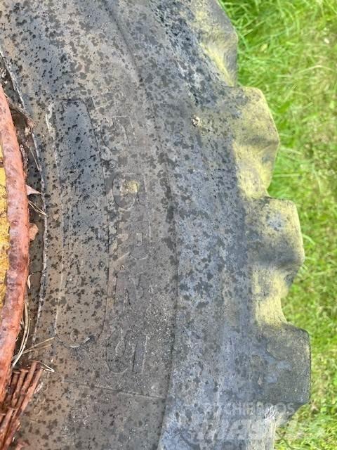  4ST LASTMASKINSDÄCK Tyres, wheels and rims