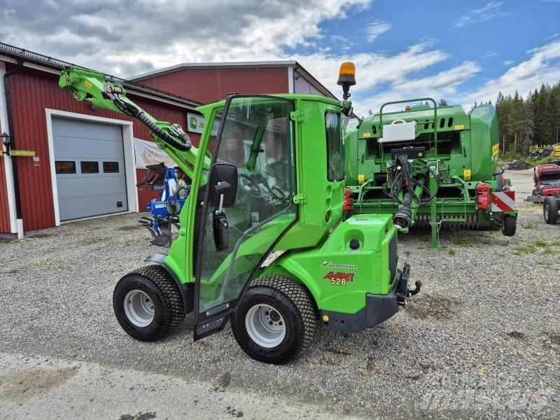 Avant 528 Skid steer loaders