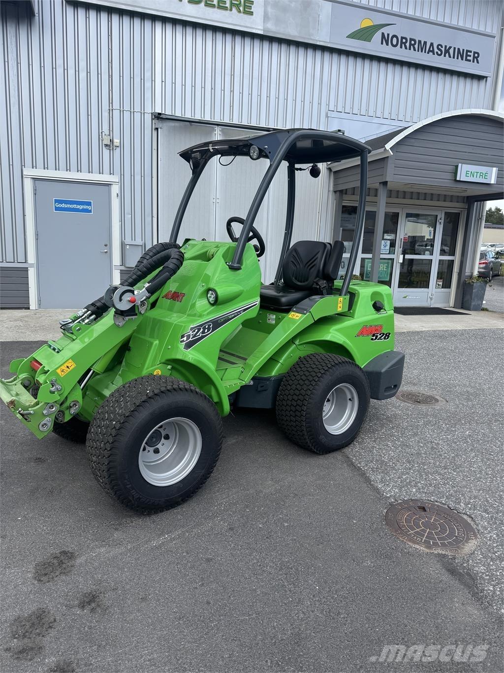Avant 528 Endast 70h Skid steer loaders