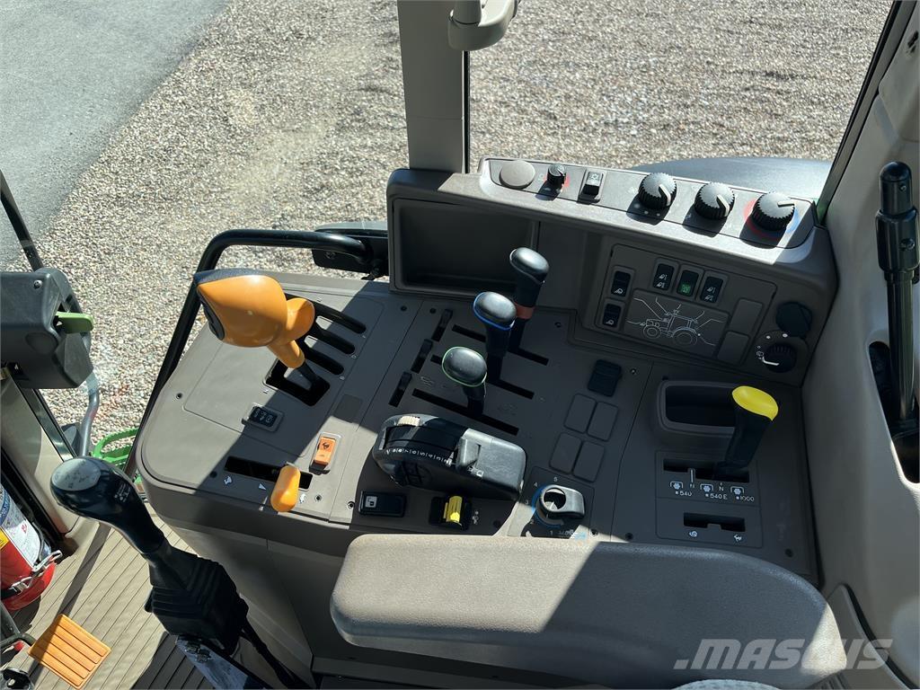 John Deere 6125M Tractors