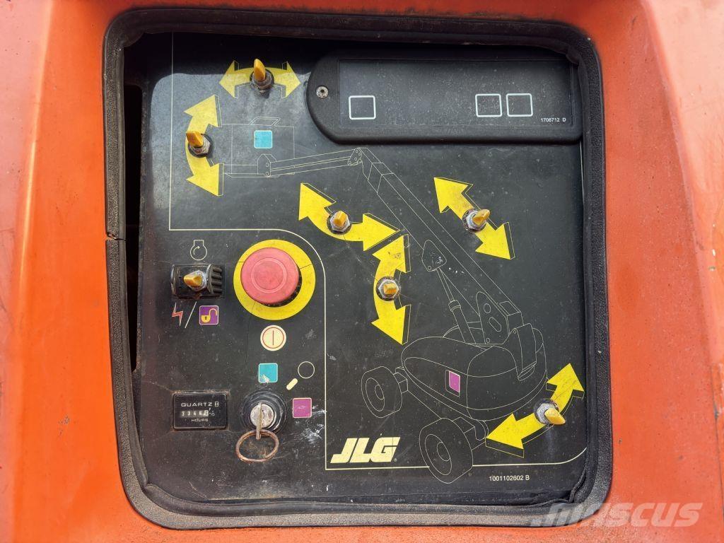 JLG 660 SJ Articulated boom lifts