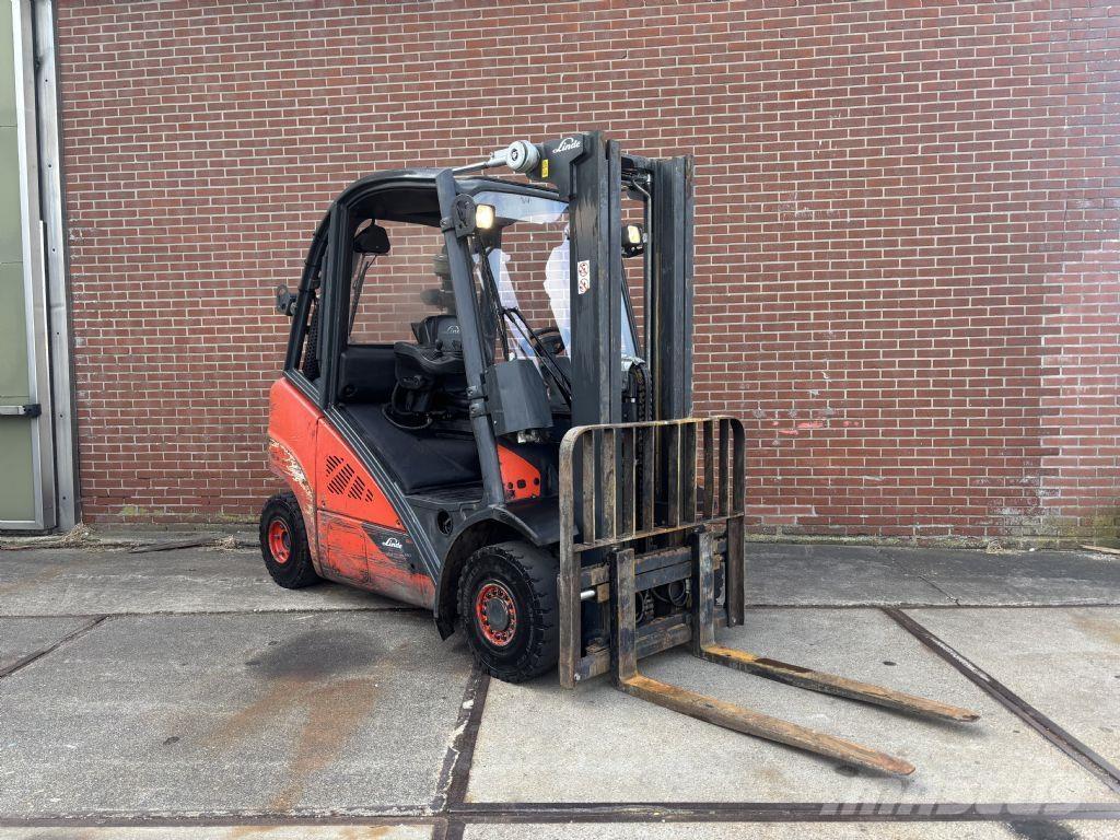 Linde H25D-02 Diesel trucks