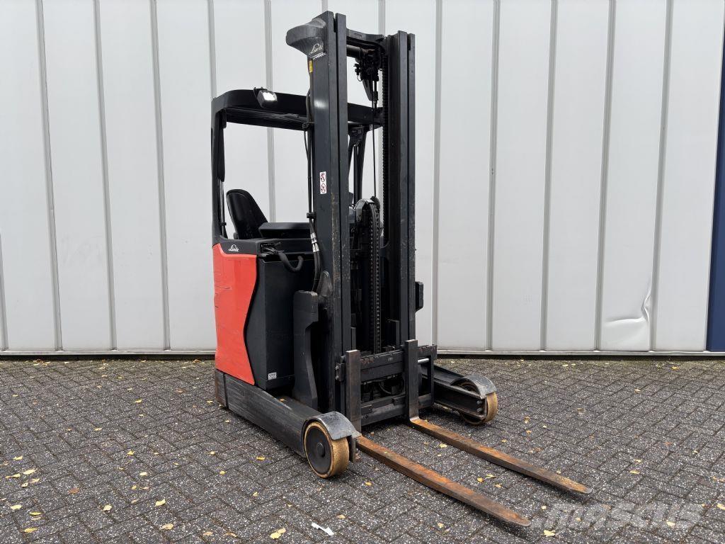 Linde R12B-01 Reach trucks