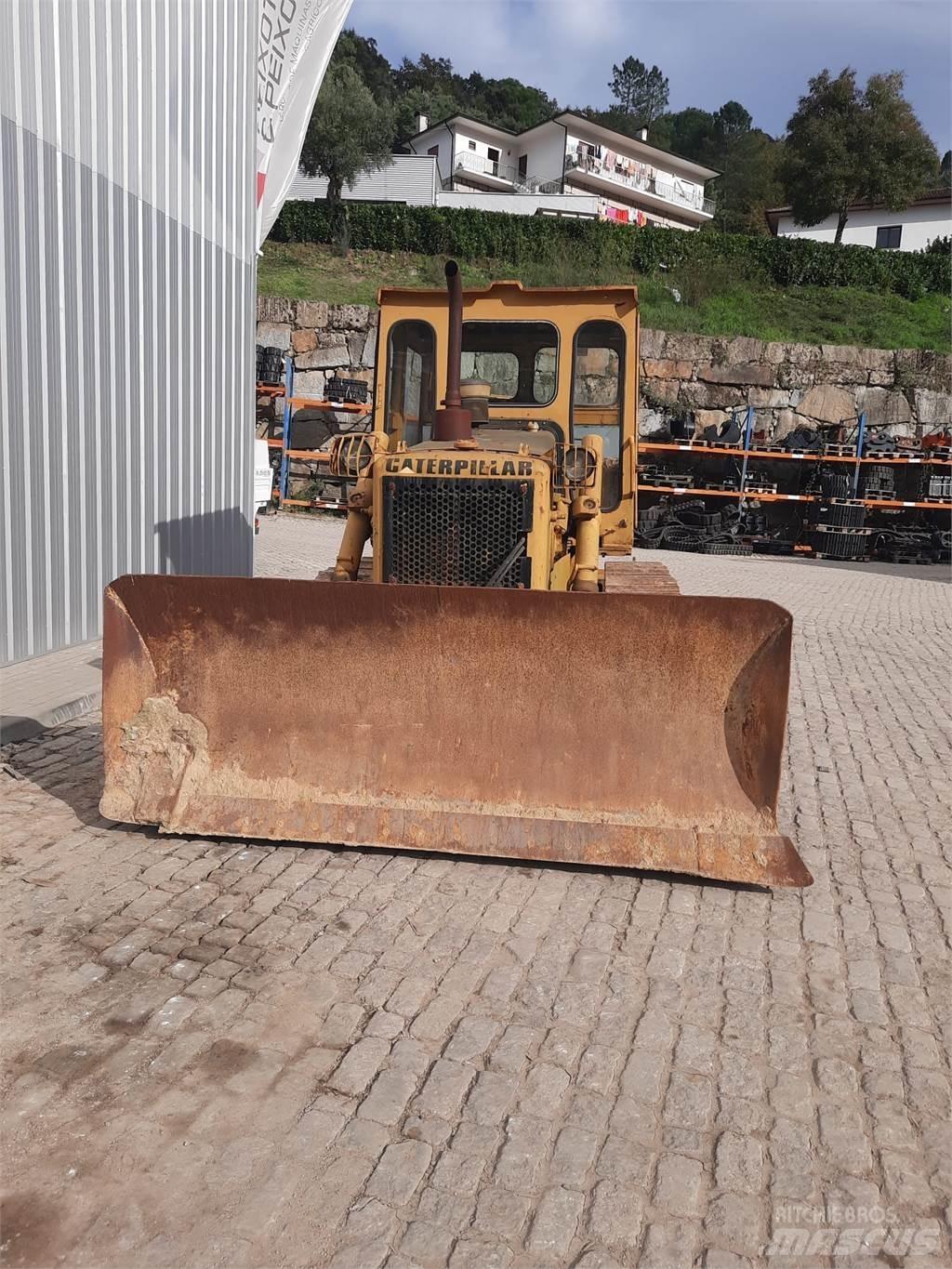 CAT D5B Pipelayer dozers