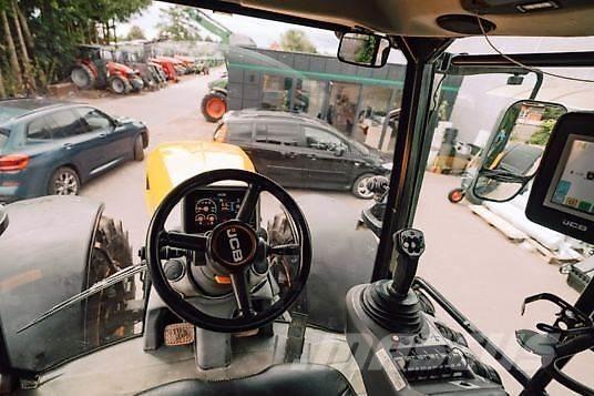 JCB FASTRAC 4220 Tractors