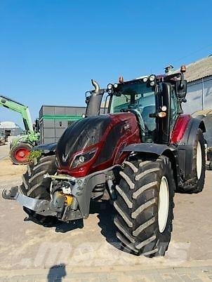 Valtra T174 VERSU Tractors