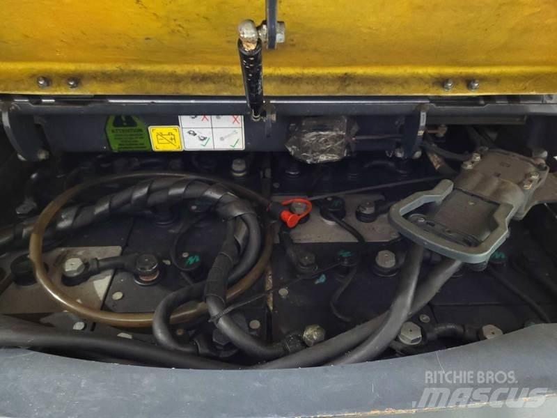 Aisle-Master 20SE Narrow aisle truck