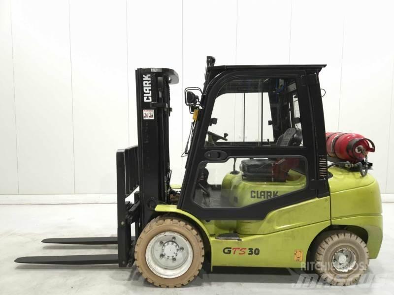 Clark GTS30L LPG trucks