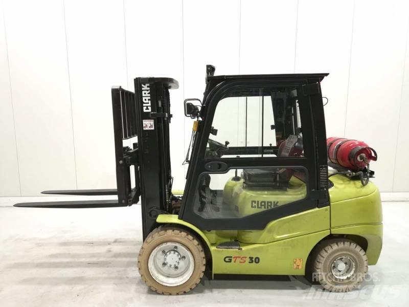 Clark GTS30L LPG trucks