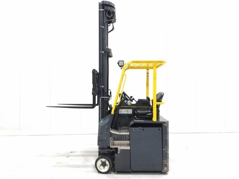 Combilift CBE2500 4-way reach trucks