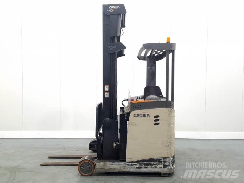 Crown ESR5000-14 OPT3 Reach trucks