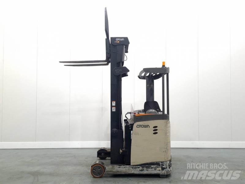 Crown ESR5000-14 OPT3 Reach trucks
