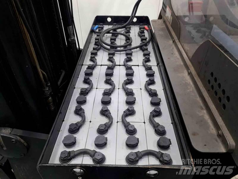 Crown ESR5000-14 OPT3 Reach trucks