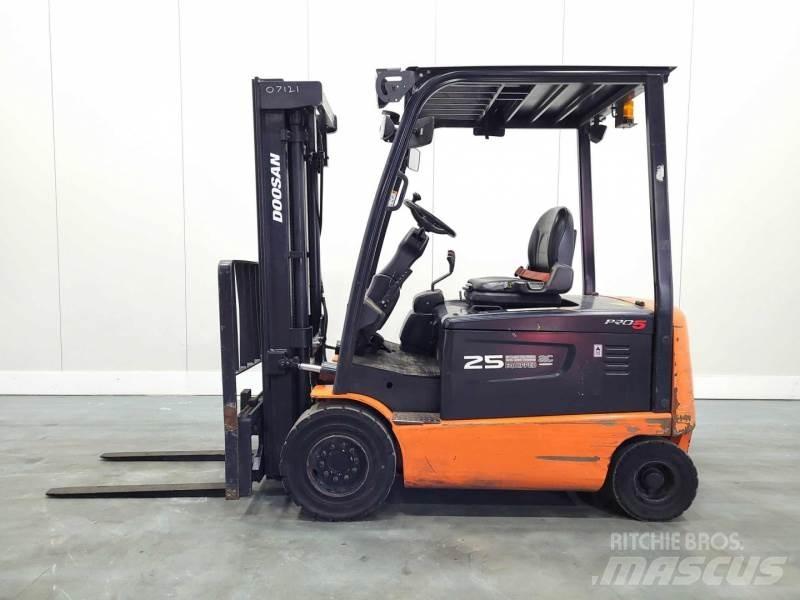 Doosan B25X-5 Electric forklift trucks