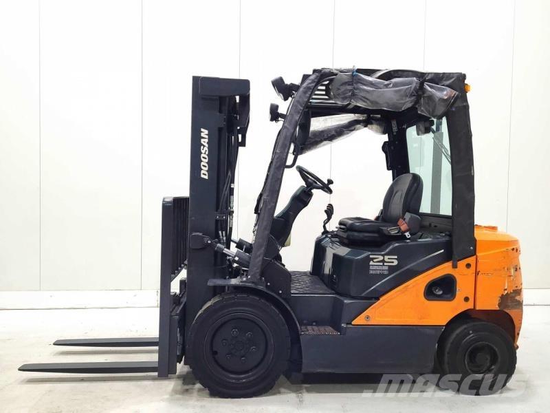 Doosan D25S-7 Diesel trucks