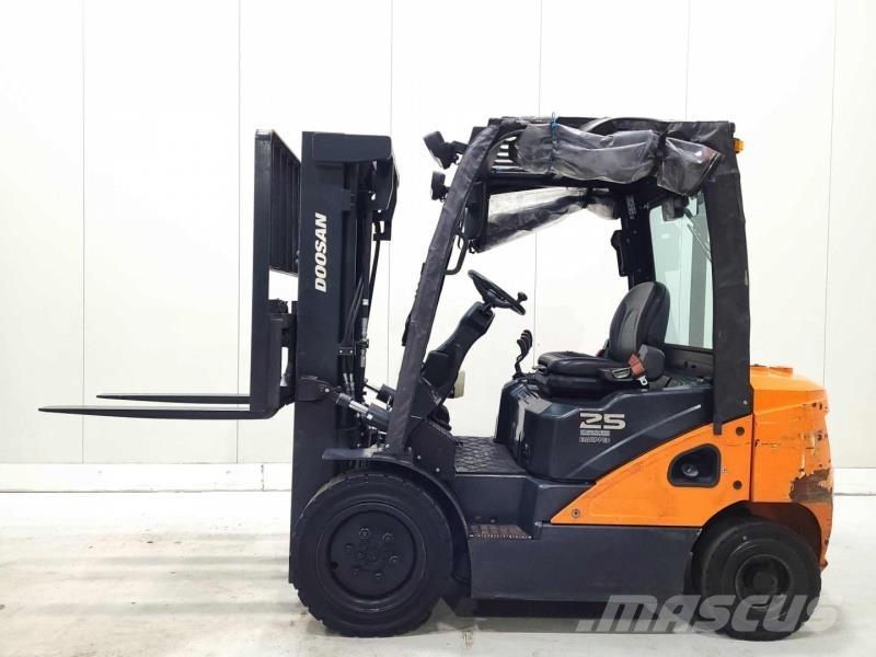 Doosan D25S-7 Diesel trucks