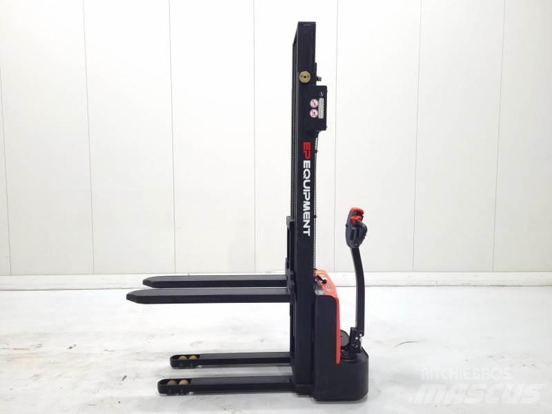 EP EST122 Hand pallet stackers