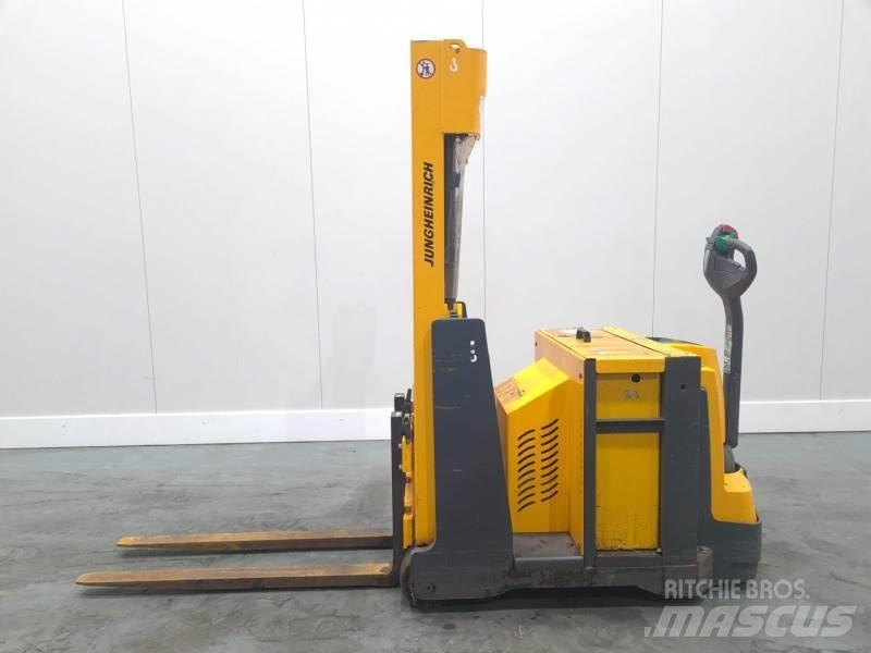 Jungheinrich EJG 108 Self propelled stackers