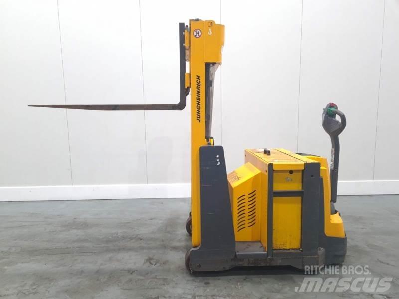 Jungheinrich EJG 108 Self propelled stackers