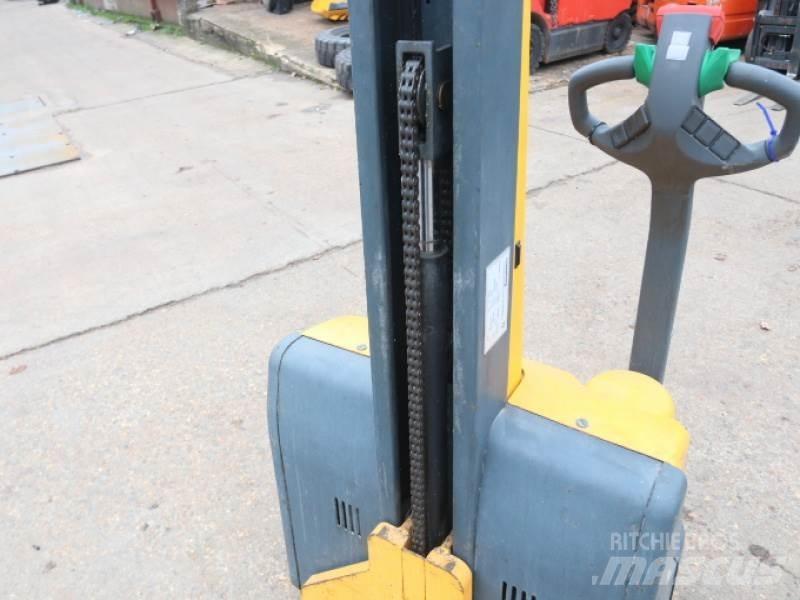 Jungheinrich EMC110 Hand pallet stackers