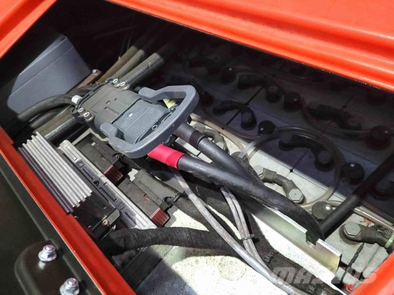 Linde K10 Narrow aisle truck