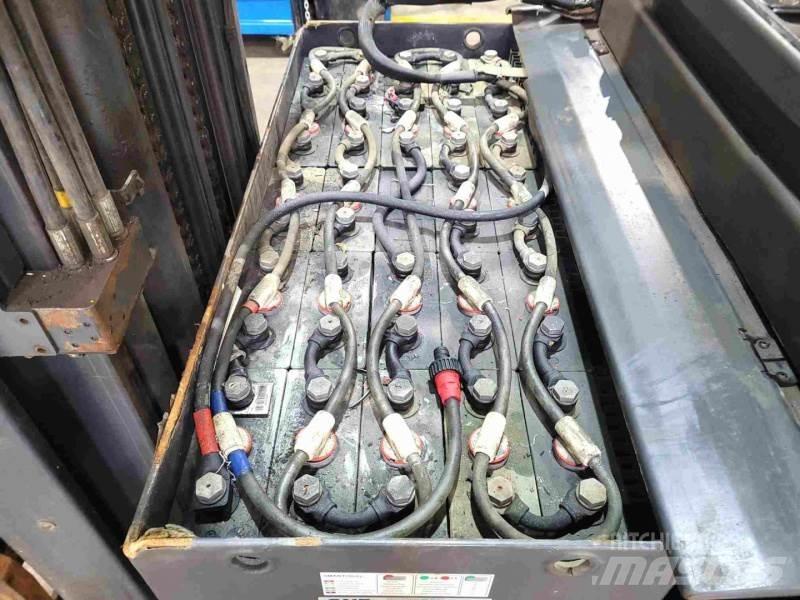 Linde R14N-01 Reach trucks