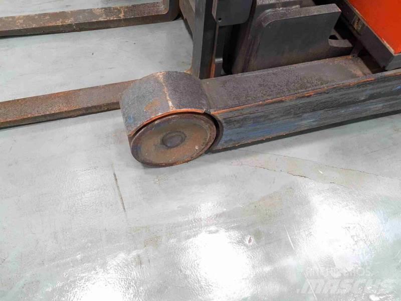 Linde R16HD-01 1120 Reach trucks