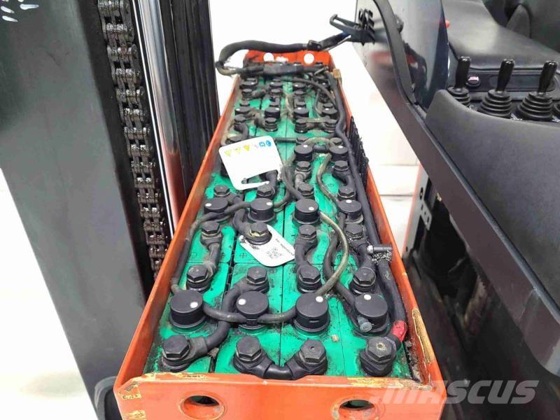 Linde R16S-12 Reach trucks