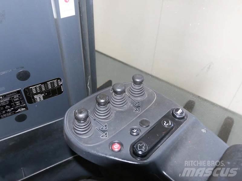 Linde R16X-02 116 Reach trucks