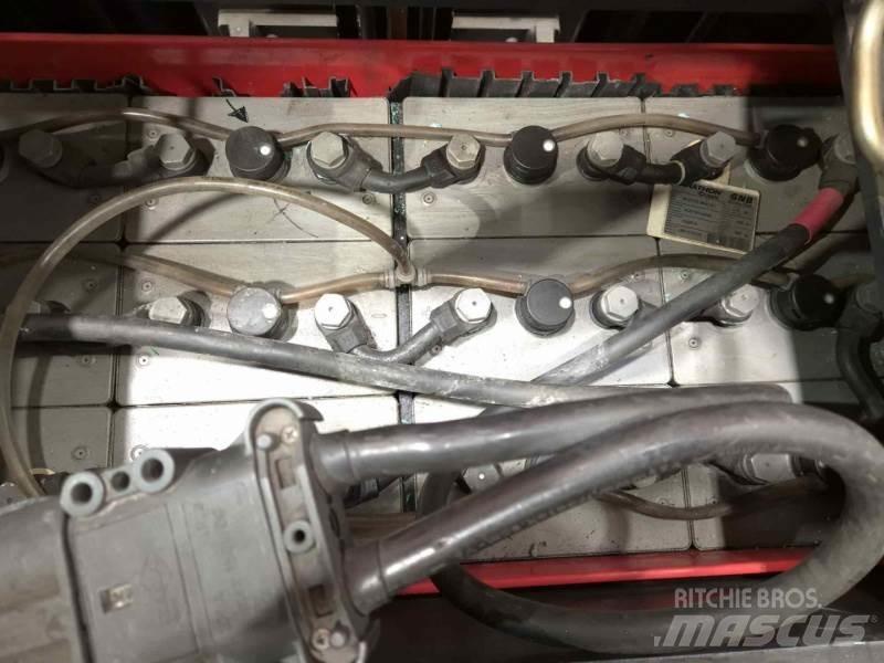 Linde V Medium lift order picker