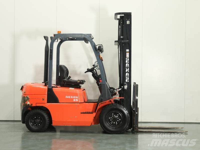 Nexen FDR25 Diesel trucks