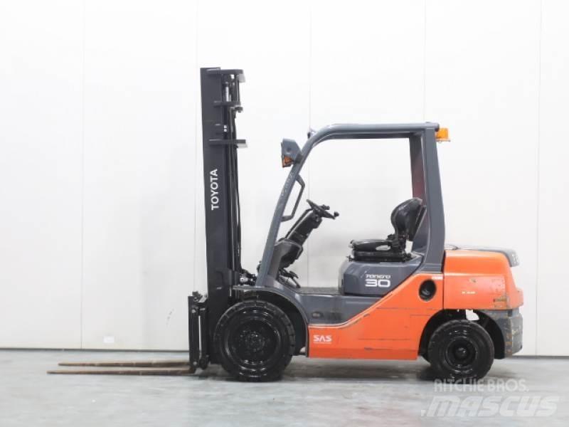 Toyota 02-8FDF30 Diesel trucks