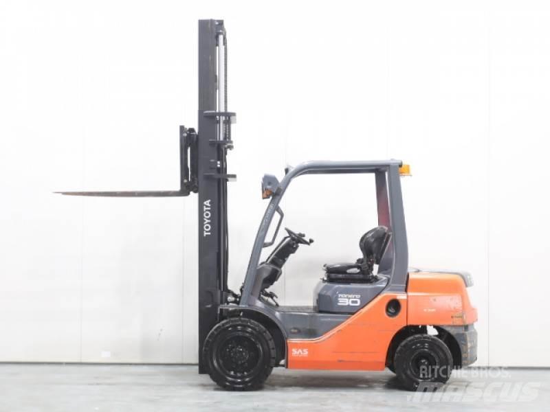 Toyota 02-8FDF30 Diesel trucks