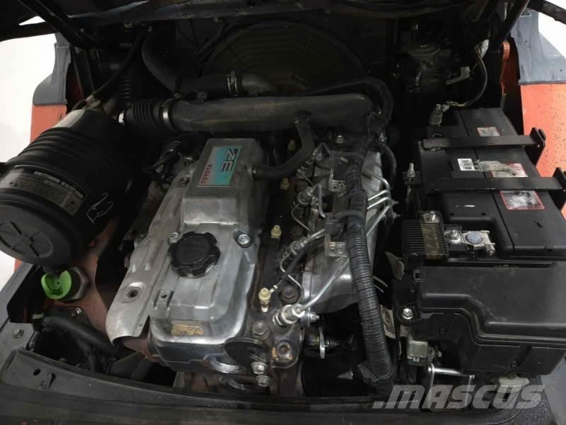 Toyota 52-8FDJF35 Diesel trucks