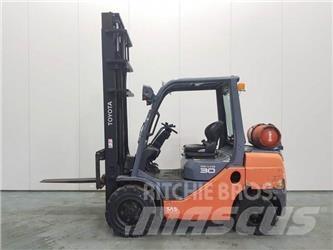 Toyota 8FGF30 LPG trucks