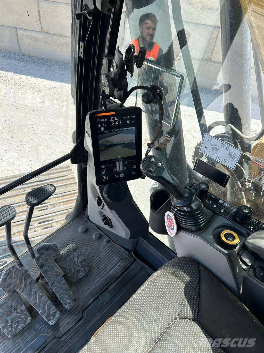 CAT 320 Crawler excavators