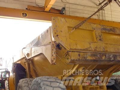 CAT 735 Tailgate Other components