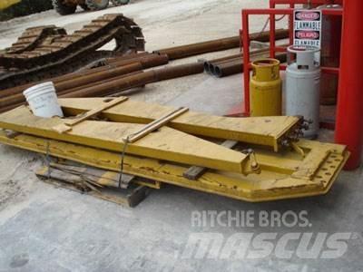 CAT 740 Tailgate Other components
