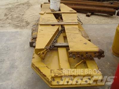 CAT 740 Tailgate Other components