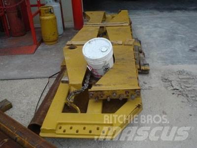 CAT 740 Tailgate Other components