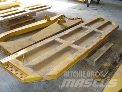 CAT 740 Tailgate Other components