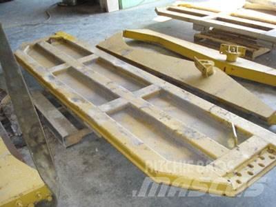 CAT 740 Tailgate Other components