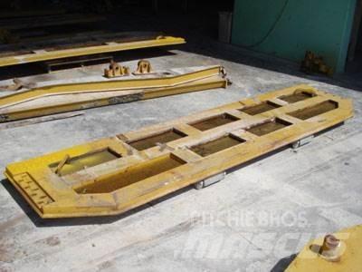 CAT 740 Tailgate Other components