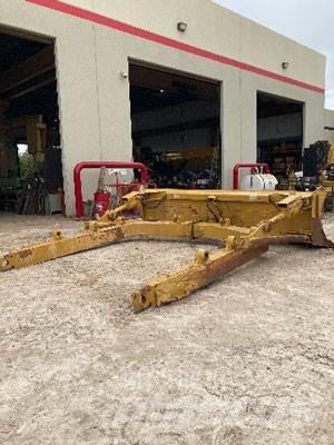 CAT D8T Angle Blade Other components