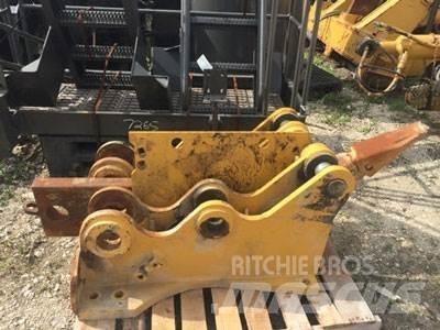 CAT D8T Ripper, S/S Other components
