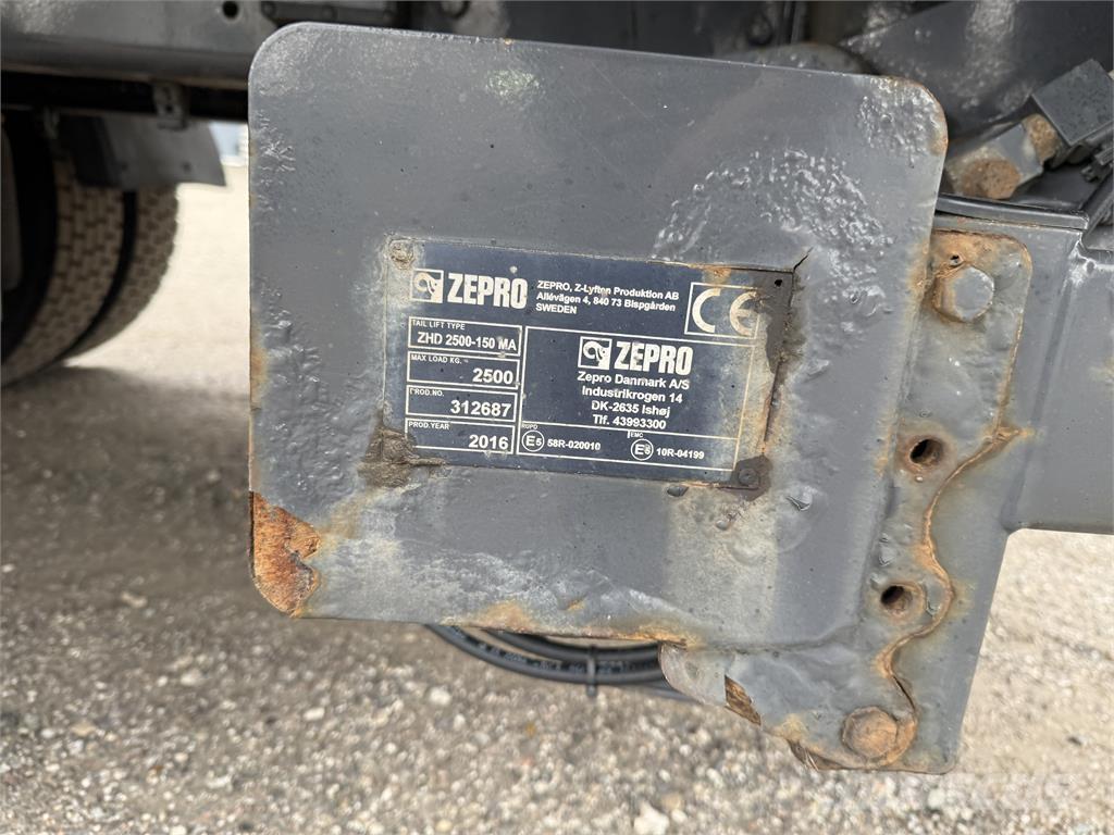 Scania G320 4x2 Curtainsider trucks