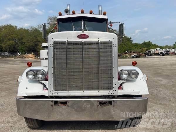 Peterbilt 359 Recovery vehicles