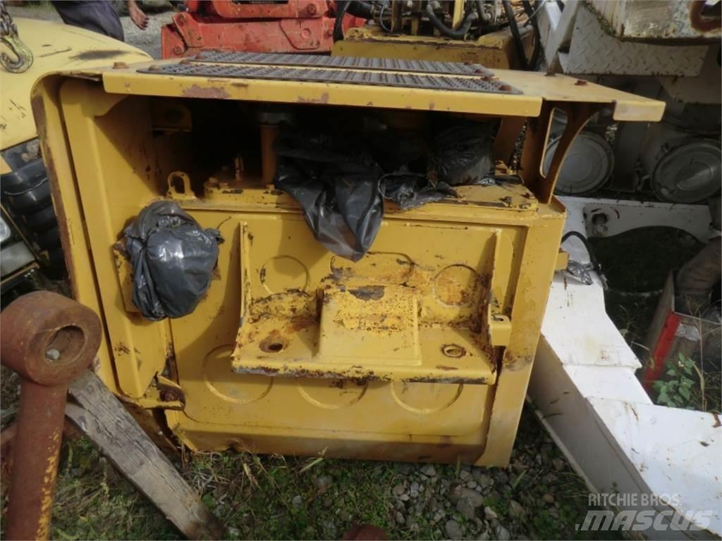 CAT 323D Construction - Others